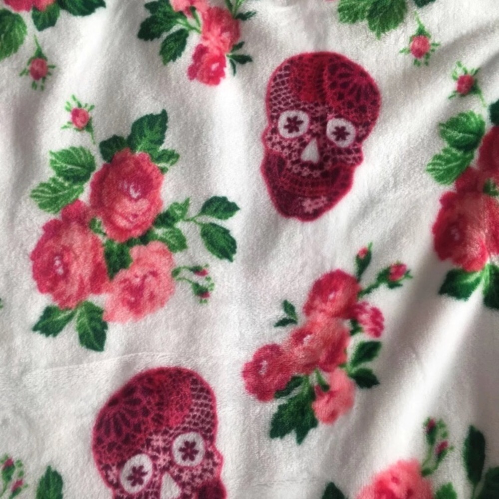 Betsey Johnson Peach Rose Sugar Skull Blanket King - Picture 6 of 6